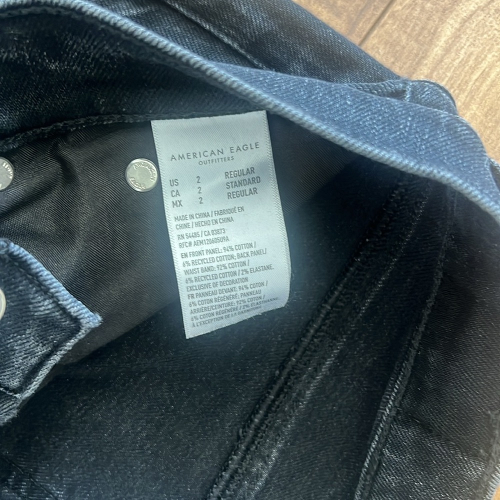 American Eagle Strigid Ripped Jeans - Picture 4 of 4